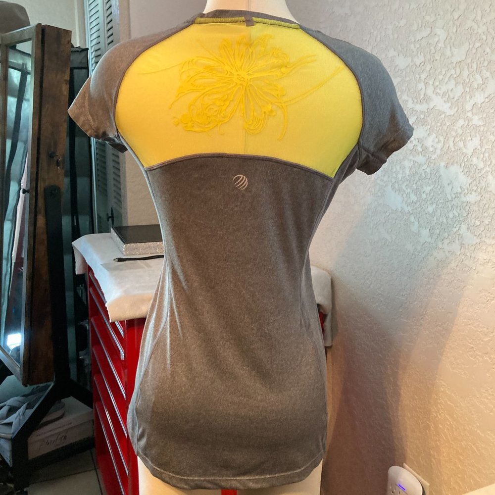 MPG Gray and Yellow Active Top